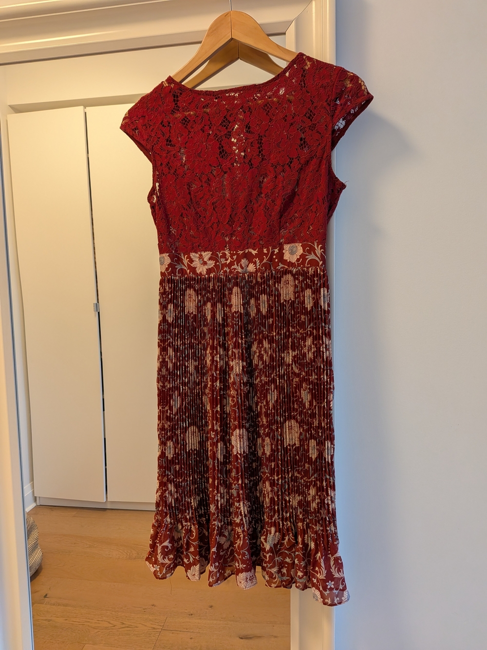 NWOT Anthropologie Plenty By Tracy Reese Red Lace & Floral Pleated Midi Dress 0P